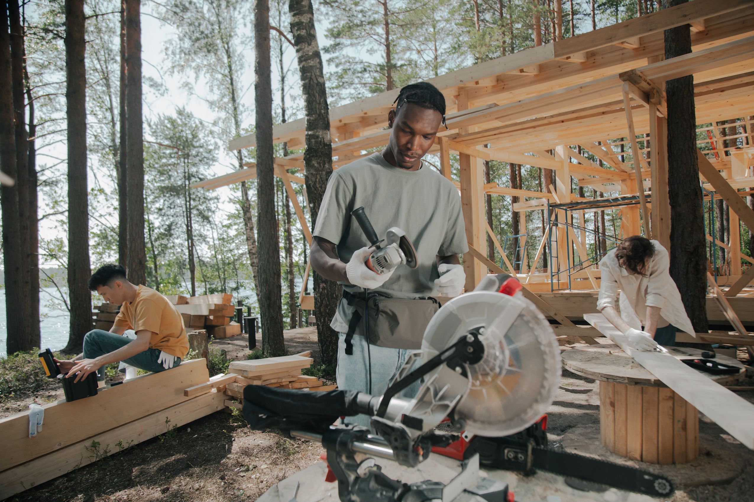 Montage eines Holzbaus